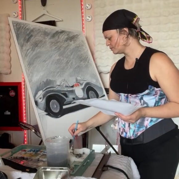 HANDCRAFTED Elegant Kimono with Crane Design models on a catwalk digital print - Picture 3 of 10